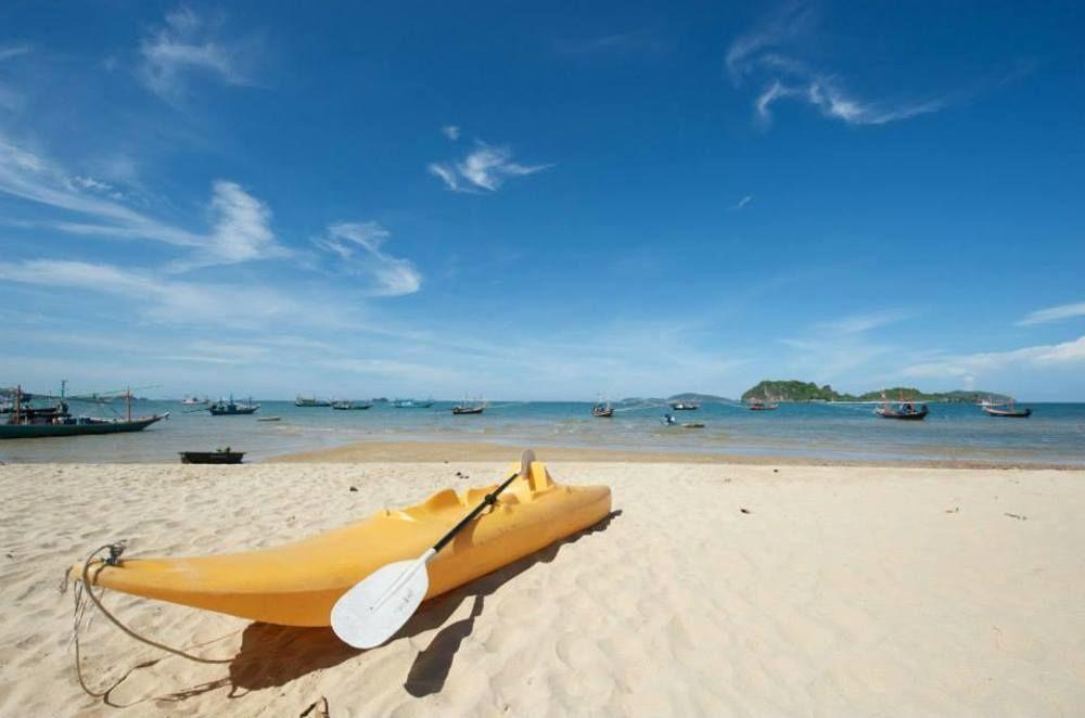 De Sea Almond Hotel Chumphon Exterior photo